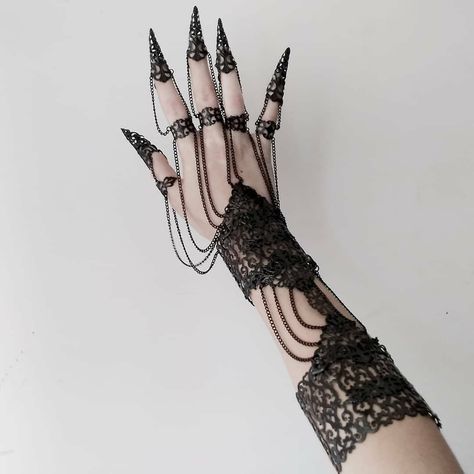 Silver (swipe) or Black? Which one would you choose? ♡  New black version of my "Anput" forearm design, only one of this available!  #handmade #madeinitaly #myriljewels #handjewelry #black #dark #gothicstyle #darkstyle #darkavantgarde #darkfashion #italiandesigner #metalglove #totalblack Dark Elf Costume, Hand Armor, Armlet Gold, Silver Arm Cuff, Gold Arm Cuff, Metal Glove, Chunky Gold Bracelet, Arm Bangles, Gold Arm Band