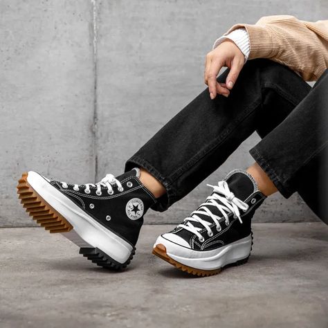 Converse Run Star Hike Hi - Black / White / Gum Converse Run Star Hike Outfit, Chunky Converse, Nike Cortez Black, Trending Shoes For Men, Mode Converse, Converse Outfits, Converse Run Star Hike, Converse Run, Shoes Boots Timberland