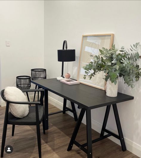 Black Desk Ideas Bedroom, Office Ideas Black Desk, Home Office Ideas Black Desk, Office Decor Black Desk, Black Desk Decor Ideas, Black Desk Decor, Black Desk Aesthetic, Black Corner Desk, Black Office Decor