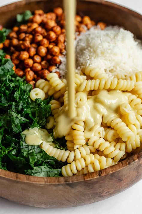 Kale Caesar Pasta Salad Chopped Caesar Salad Recipes, Ceased Pasta Salad, Cesar Pasta Salad Recipe, Chicken Cesear Salad Pasta Dinner, Cesar Pasta Salad, Pasta Caesar Salad, Kardashian Salad, Kale Pasta Salad, Chickpea Pasta Salad