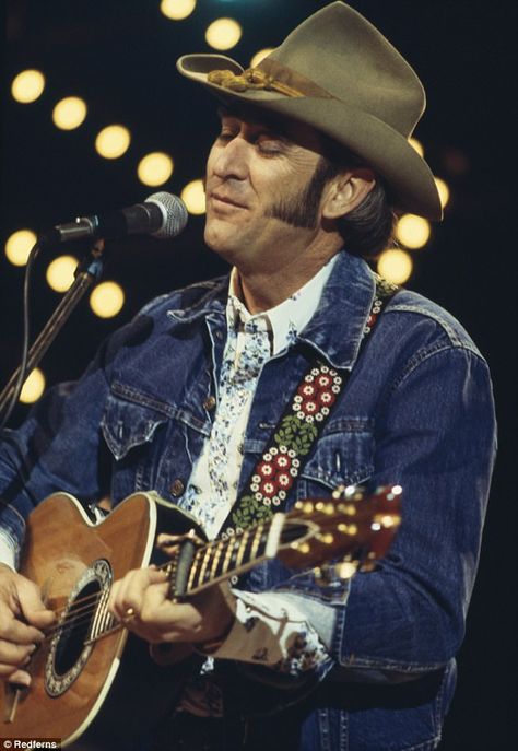 Icon: Don Williams country singer has died at the age of 78 on September 8 2017.  His best known work includes the tracks Tulsa Time, Back in My Younger Days, You're My Best Friend, Lord, I Hope This Day Is Good, and Some Broken Hearts Never Mend (he is seen in 1977 in this picture.) Tulsa Time, You're My Best Friend, Officially Retired, Don Williams, Country Music Hall Of Fame, Best Country Singers, Country Hits, Country Singer, Country Music Singers