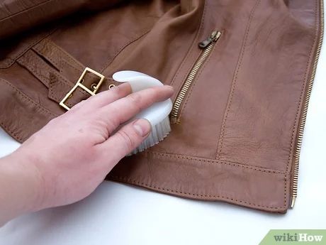 How To Soften Leather, Purse Repair, Cleaning Leather Car Seats, Cleaning Baseboards, Remove Mold, Leather Bag Tutorial, How To Make Leather, Cleaning Mold, Mold Removal