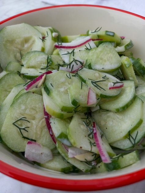 Wedding Salad, Amish Potato Salads, Cucumber Salad Recipe, Summer Side Dish, Creamy Cucumber Salad, Macaroni Salad Recipe, Creamy Cucumbers, Cucumber Tomato Salad, Cauliflower Salad