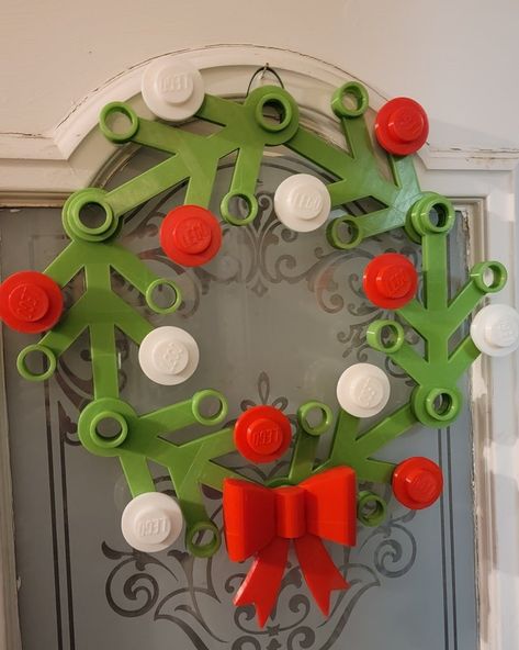 Lego Wreath Remix (with a bow and flowers) by thoma5hum3 - Thingiverse Lego Decorations Diy, Diy Lego Decorations, Lego Wreath, Cool Lego Ideas, Lego 3d, Lego Wall Art, Christmas Lego, Lego Room Decor, Lego Decorations