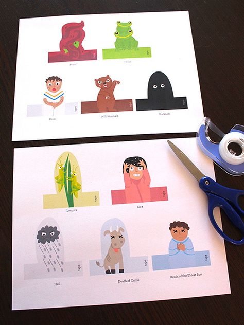 Passover Finger Puppets - Teach children about the Ten Plagues of Egypt with this free printable Passover craft for the Jewish holidays. Finger Puppets Printable, Pesach Crafts, Passover Activities, Passover Crafts, 10 Plagues, Ten Plagues, Wild Bear, Bible Story Crafts, Preschool Bible