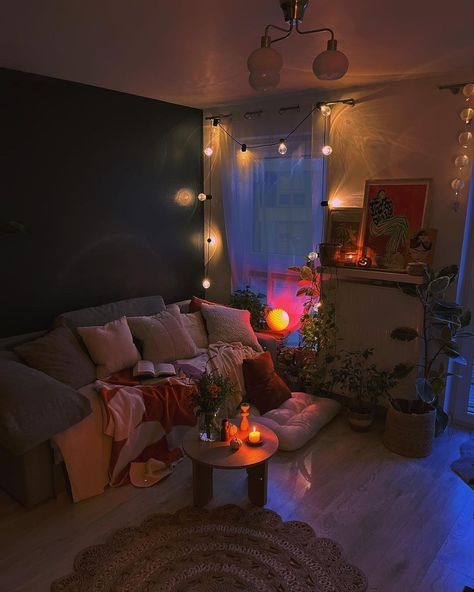 Cozy Living Rooms Night, Cosy Room Aesthetic, Party Apartment, Cozy Flat, Aesthetic Bedroom Ideas, Chill Room, Basement Apartment, Dream Apartment Decor, Future Apartment Decor