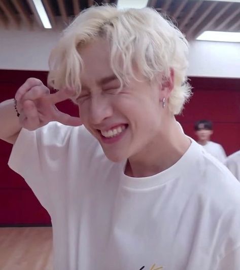 Bang Chan, Blonde Hair, Thread, Blonde, On Twitter, Twitter, Hair