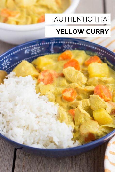 Vegetarian Yellow Curry, Thai Yellow Chicken Curry, Yellow Curry Chicken, Yellow Curry Recipe, Chicken Thai, Thai Yellow Curry, Chicken Carrots, Curry Recipes Vegetarian, Carrots Potatoes