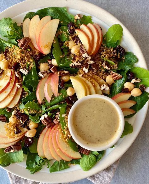 Crispy Quinoa Apple Salad with Spiced Tahini Dressing Quinoa Apple Salad, Crispy Quinoa, Quinoa Spinach, Crunchy Salad, Apple Salad, Tahini Dressing, Food Inspo, Salad Ingredients, Tahini