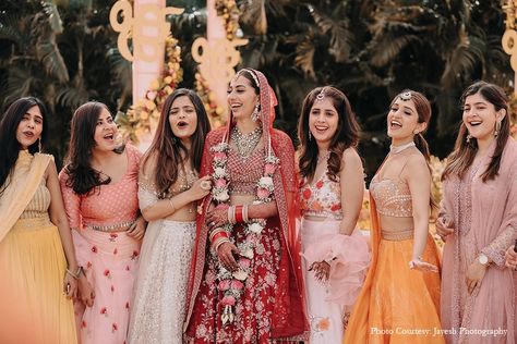 Indian Wedding Bridal Party, Indian Bridal Party Outfits, Indian Wedding Bridesmaids Lehengas, Bridesmaid Photoshoot Indian, Indian Wedding Bridesmaids Outfits, Indian Bridesmaids Outfits Ideas, Punjabi Bridesmaids, Bridesmaid Shoot, Bridesmaids Indian