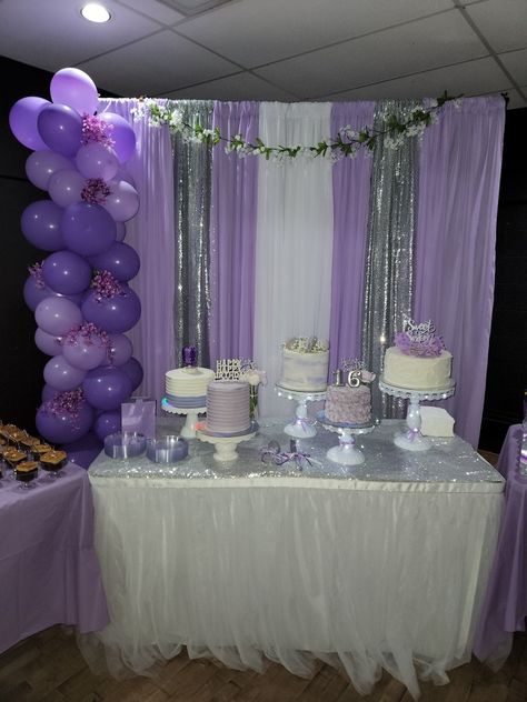 Quincenera Tables Set Up, Quinceanera Dessert Table Ideas Lavender, Purple Treat Table Ideas, Lavender Dessert Table, Lavender Sweet 16, Birthday Decorations Purple, Purple Dessert Tables, Lavender Quinceanera, 45 Birthday