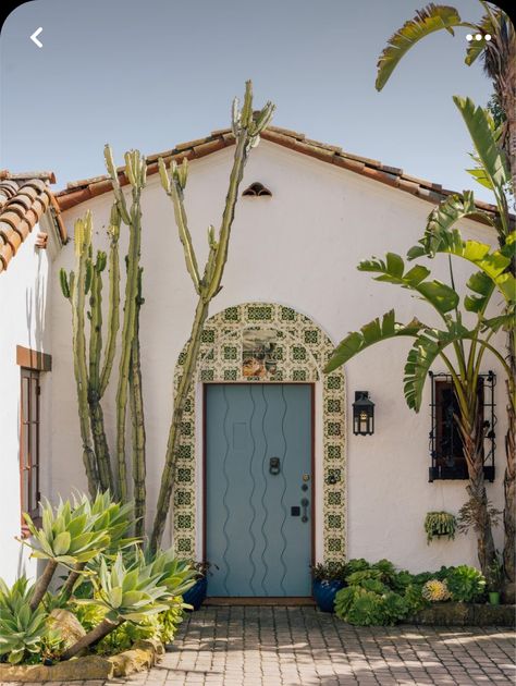 Arizona Decor, Santa Barbara Style, Spanish Architecture, Pool Garden, Casas Coloniales, Spanish Style Homes, Santa Barbara California, Spanish Revival, Casa Exterior