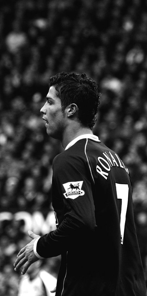 Cristiano Ronaldo Vintage Photos, Cristiano Ronaldo Black Wallpaper, Ronaldo Black And White Wallpaper, Cristiano Ronaldo Old Photos, Ronaldo Old Photos, Wallpaper Football Ronaldo, Cr7 Black And White, Ronaldo Black Wallpaper, Cr7 Black Wallpaper