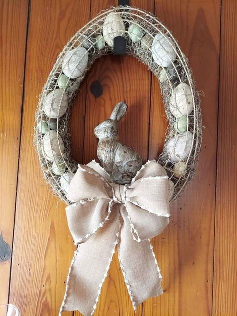 Diy Dollar Store Wreath, Dollar Store Wreath, Patriotic Wreath Diy, Farmhouse Wreaths, Fall Pumpkin Crafts, Egg Wreath, Easy Holidays Crafts, Farmhouse Easter, Easter Egg Wreath