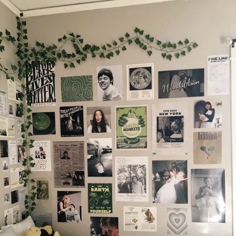 Collage Aesthetic Wallpaper, Wall Collage Aesthetic, Kimberly Reed, Aesthetic College, Wall Collage Decor, Diy Room Decor For Teens, Room Redesign, Bedroom Decor Inspiration, Old Room