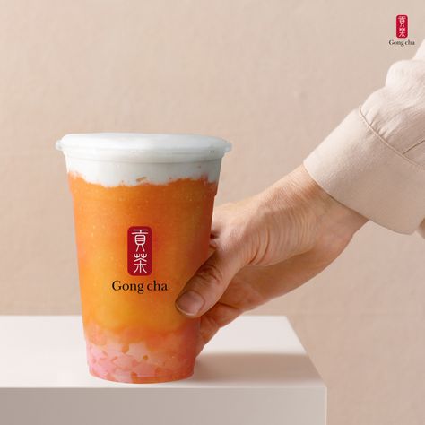 ✨ Star Jelly Grapefruit smoothie: everything we love in one cup! A refreshing smoothie and cute peach-flavored star jelly all topped with milk foam! How can so much goodness be packed into one cup?! Stop by to find out 😉 Grapefruit Smoothie, Gong Cha, Milk Foam, Cup A, Dunkin Donuts Coffee Cup, Boba Tea, Milk Tea, How Can, Grapefruit