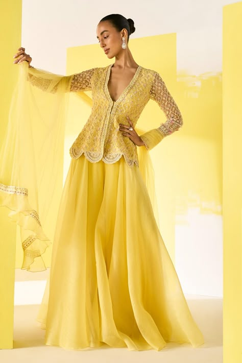 Maxi Dress Net Fabric, Net Sharara, Flared Sharara, Haldi Dress, Ridhi Mehra, Sharara Designs, Haldi Outfits, Haldi Outfit, Traditional Indian Outfits