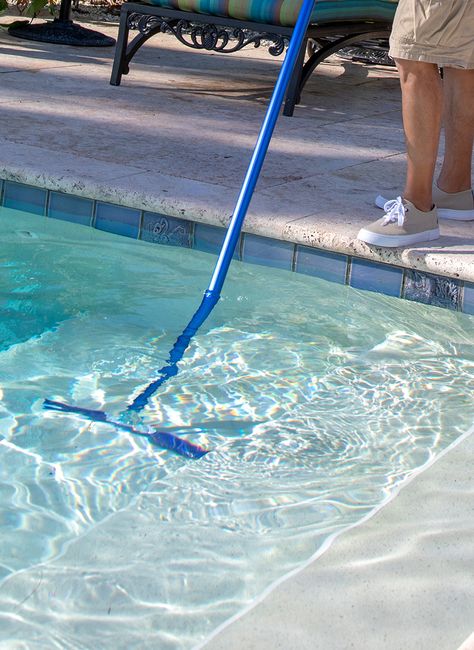 Pool Cleaning Tips, Pool Nets, Maintenance Routine, Swimming Pool Maintenance, Pool Life, Pool Maintenance, Pool Cleaning, Meus Pins, Cool Pools