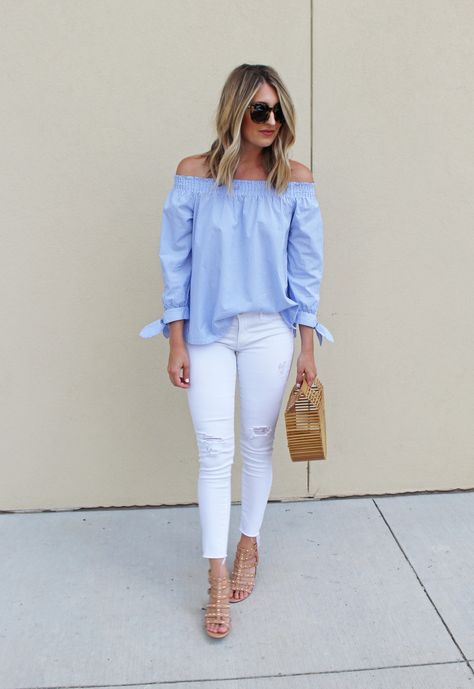 White Capri Outfits Summer, White Capri Outfits, Blue Off Shoulder Top, Shoulder Tops Outfit, Simple Spring Outfits, Capri Outfits, White Jeans Outfit, Outfit Primavera, Top Outfit