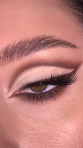 Smokey Cut Crease Eye Makeup, Eye Shadow Looks For Brown Eyes, Cut Crease Smokey Eye, Eye Makeup Images, Prom Eye Makeup, Makeup Tutorial Eyeliner, Eye Makeup Pictures, Smink Inspiration, Eye Makeup Steps