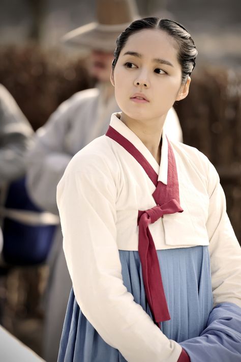 Korean hanbok - joseon era clothing - cream, dove grey, mulberry Joseon Era Clothing, Korean Princess, Korean Traditional Clothing, Korea Dress, Traditional Hairstyle, Korean Traditional Dress, Modern Hanbok, Korean History, Korean Hanbok