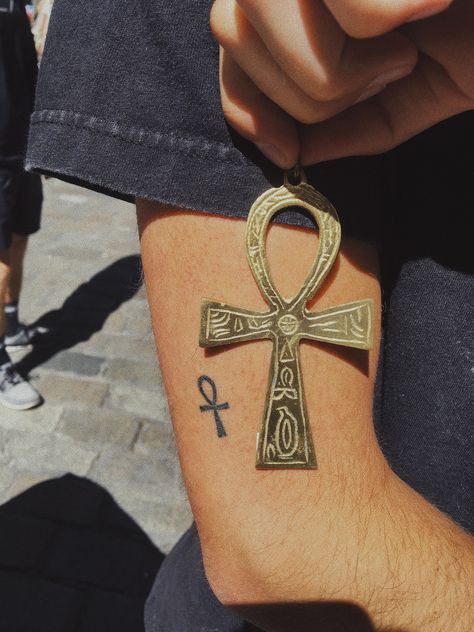 Ankh Tattoo Women Small, Ankh Design Art, Ankh Back Tattoo, Anhk Tattoos For Women, Anhk Tattoos Egyptian, Ankh Aesthetic, Egyptian Ankh Tattoo, Ankh Tattoo Women, Anhk Tattoos