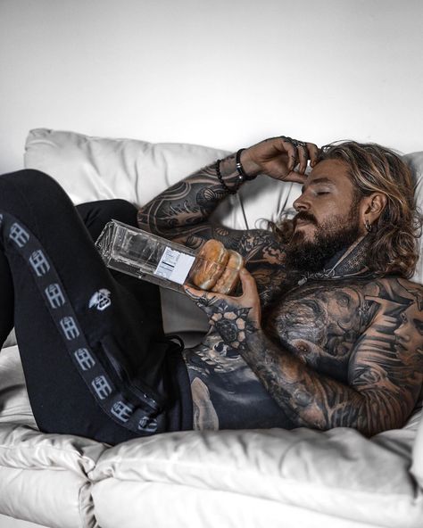 KEVIN CREEKMAN on Instagram: “Working consistently on that dad bod. Glad @BodyEngineers keeps me looking fit. 🍩 ➖➖➖➖➖➖➖➖ What’s your guilty pleasure? 🤤” Guys Long Hair, Kevin Creekman, Ginger Beard, Body Suit Tattoo, Beard Tattoo, Inked Men, Dad Bod, Celebrities Humor, Vintage Tattoo