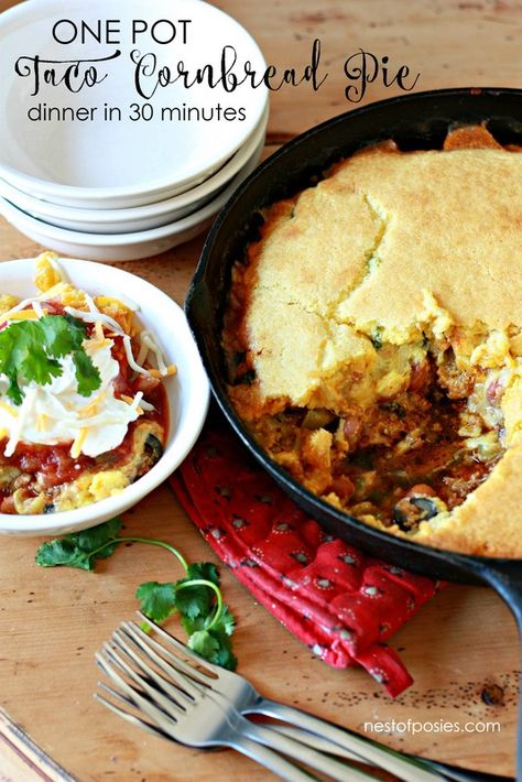 Taco Cornbread Pie, Bbq Cornbread, Taco Cornbread, Cornbread Pie, Cast Iron Skillet Cooking, Taco Pie, Cornbread Mix, Cast Iron Recipes, Shepherds Pie