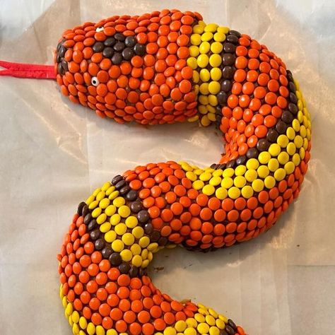 Brookie Cookie on Instagram: "Snake cake!! 🐍 I made this for my boy’s birthday party! It was so fun! I used two round Bundt cakes and cut them in half to form the body, then made homemade Rice Krispies treats to form the head and tail! Topped with buttercream icing and Reese’s pieces! Tongue is made out of a red Airhead. #snakecake #cake" Snake Cakes For Boys, Cobra Cake, Homemade Rice Krispies, Snake Cake, Snake Cakes, Homemade Rice Krispies Treats, Kid Cakes, Rice Krispies Treats, Krispies Treats