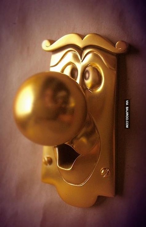 funny joker nose door handle design - 16 Creative door handles you never seen before Casa Disney, Disney Home, Cool Ideas, Door Knockers, Door Knob, Cool Stuff, Kids' Room, Door Knobs, Door Handle