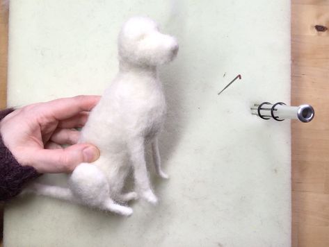 Make a super realistic needle felt sitting dog Needle Felted Dog Tutorial How To Make, Needle Felted Bear, Felted Dog Tutorial, Felt Dog Pattern, Rat Amigurumi, Needle Felting Diy Tutorials, Amigurumi Easy, Dog Felt, Felting Diy