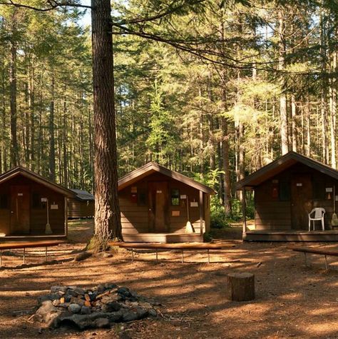 Summer Lodge Aesthetic, 70s Camp Aesthetic, Camping Cabin Aesthetic, Cabin Camping Aesthetic, Summer Camp Romance Aesthetic, Campground Aesthetic, Camp Cabin Aesthetic, Camp America Aesthetic, Vintage Summer Camp Aesthetic