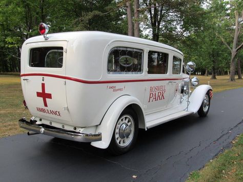 Hemmings Find of the Day – 1932 Nash Series 990 ambu | Hemmings Daily American Ambulance, The Last Ride, Fashion Island, Emergency Equipment, Flower Car, Last Ride, Rescue Vehicles, Urgent Care, Emergency Response