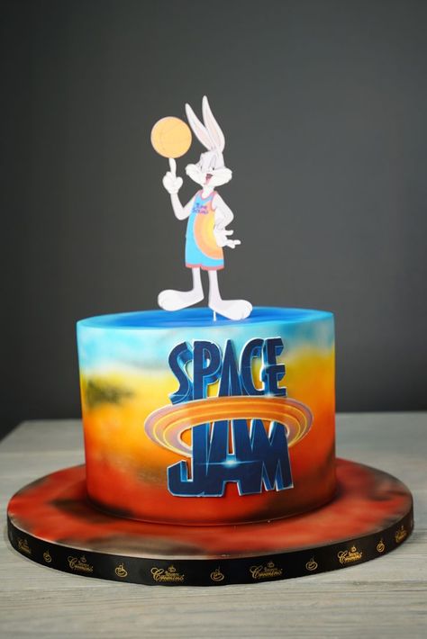 space jam cake Space Jam Cake, Space Jam Theme, Looney Tunes Party, Jam Cake, Looney Tunes Space Jam, Buttercream Decorating, Baby Birthday Themes, Colorful Invitations, Cake Decorating Piping