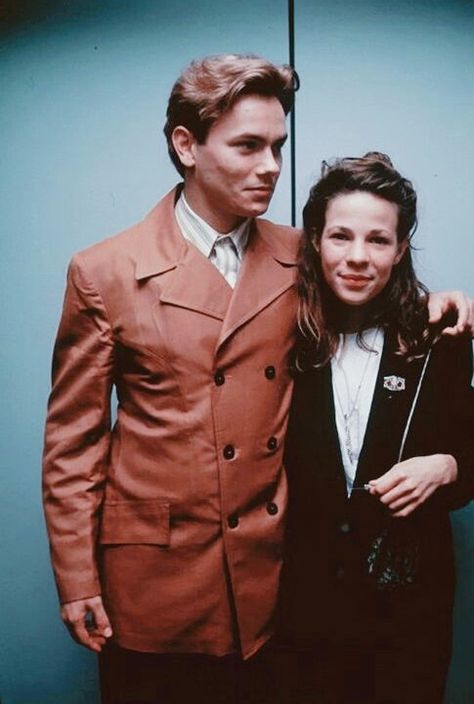 River Phoenix and Lili Taylor at the premiere of Dogfight, 1991 River Phoenix Dogfight Premier, Lili Taylor, Pietro Boselli, My Own Private Idaho, Anthony Kiedis, River Phoenix, Pretty Faces, Joaquin Phoenix, Film Tv