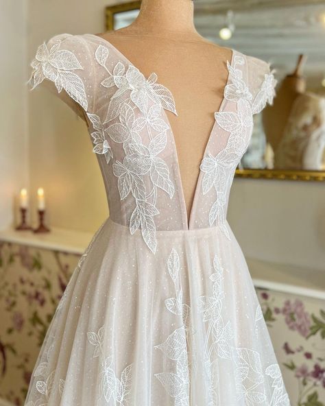 White Butterfly Wedding Dress, Lace Wedding Dress With Butterflies, Butterfly Sleeve Wedding Dress, Butterfly Sleeve Ruffled Wedding Dress, Butterflie Wedding Dress, Summer Wedding Dress With Butterfly Details, White Lace And Butterflies, White Butterfly Dress, Angel Gowns