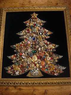 Ideas Decoracion Navidad, Jewelry Trees, Bijoux Art Deco, Old Jewelry Crafts, Costume Jewelry Crafts, Jeweled Christmas Trees, Framed Jewelry, Vintage Jewelry Ideas, Jeweled Christmas