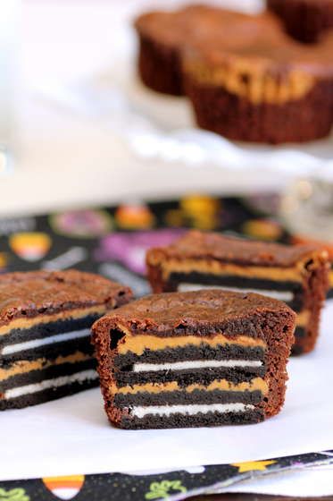 Oreo and peanut butter brownie cake Oreo Brownie Cupcakes, Oreo Peanut Butter Brownies, Brownie Cakes, Brownies Decorados, Oreo Peanut Butter, Brownie Oreo, Peanut Butter Brownie, Cake Brownie, Peanut Butter Oreo