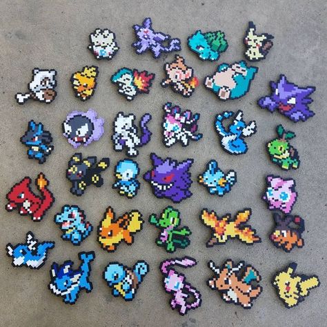 Perler Beads Cute Ideas, Mimikyu Perler Beads, Pokeball Perler Bead Patterns, Pokemon Pearl Beads, Pokemon Fuse Beads, Gengar Perler Beads, Pokémon Perler Beads, Cute Perler Beads Designs, Perler Bead Pokemon