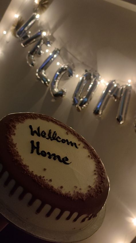 Welcome Home Surprise Decoration, Welcome Surprise Ideas, Welcome Back Surprise Ideas, Welcome Home Boyfriend Surprise, Welcome Home Decorations For Boyfriend, Surprise Welcome Home Decorations, Welcome Back Home Cake, Welcome Home Balloons Ideas, Welcome Home Cake Ideas