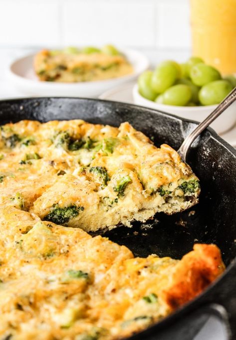 Ic Friendly Recipes, Broccoli Cheese Frittata, Cheddar Frittata, Fritata Recipe, Broccoli Frittata, Recipes Spinach, Bacon Potatoes, Cheese Frittata, Simple Salad