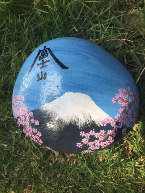 My friend made this beautiful rock of Mount Fuji. The Kanji character says Fujisan. Art Thoughts, Kanji Characters, Happy Stones, Rock And Pebbles, Painted Rocks Diy, Painting Rocks, Paint Rock, Kindness Rocks, Beautiful Rocks