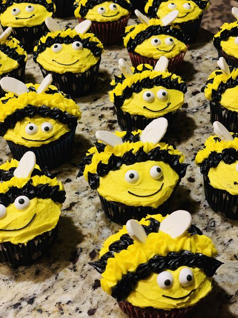 Bumblebee cupcakes with buttercream frosting and candy melt wings. Bumblebee Cupcakes, Beehive Cupcakes, Bumble Bee Cupcakes, Bee Birthday Theme, Cupcakes With Buttercream Frosting, Cupcakes With Buttercream, Buttercream Frosting For Cupcakes, Candy Melt, Cookie Cake Designs