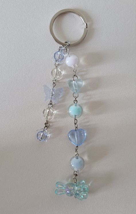 #keychain #beadedkeychain #beads #handmade #jewelry Pretty Keychains, 80s Clothes, Blue Keychain, Bracelet Craft, Bracelet Inspo, Blue Charm, Bracelet Craft Diy, Beaded Keychain, Bead Charms Diy