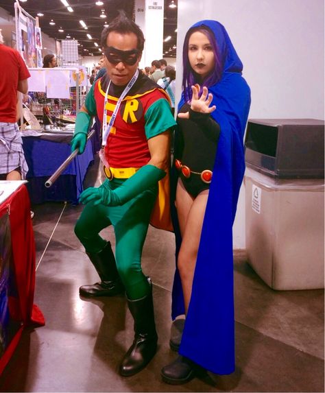 Raven and Robin from Teen Titans cosplay. Wondercon 2015 Raven And Robin Costume, Raven And Robin, Robin From Teen Titans, Robin Ttg, Teen Titans Cosplay, Teen Titans Robin, Robin Costume, Robin And Raven, Raven Cosplay