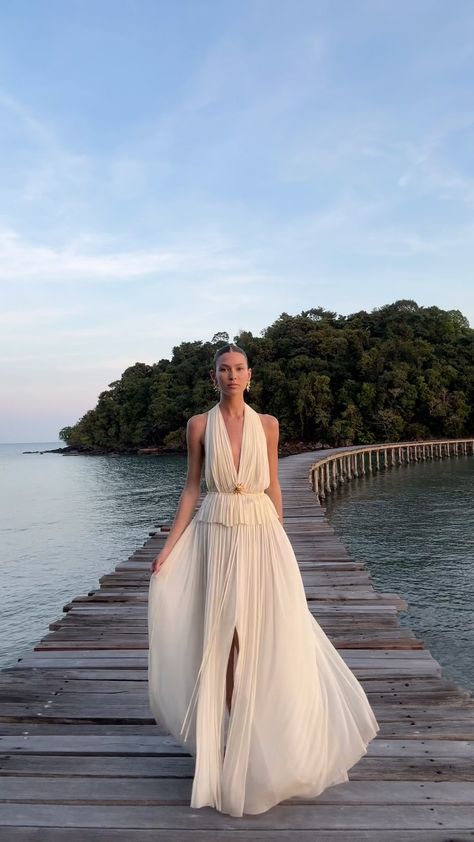 ☼ Danielle Copperman Sersoub ☾ | Maybe my favourite fit check spot to date 🫢 @hannebloch @songsaaprivateisland | Instagram Danielle Copperman, Dress Code Wedding, Soft Summer, Graduation Outfit, Rich Girl, Date Outfits, Wedding Mood Board, White Outfits, Event Dresses