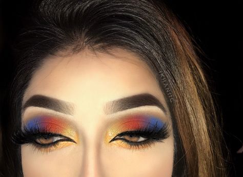 Wonderwoman inspired eyemakeup / red yellow blue smokey eye Red Eyeshadow Look, Yellow Eye Makeup, Blue Eyeshadow Looks, Colour Reference, Blue Smokey Eye, Eyeshadow Ideas, Yellow Makeup, Yellow Eyeshadow, Eyeshadow For Blue Eyes