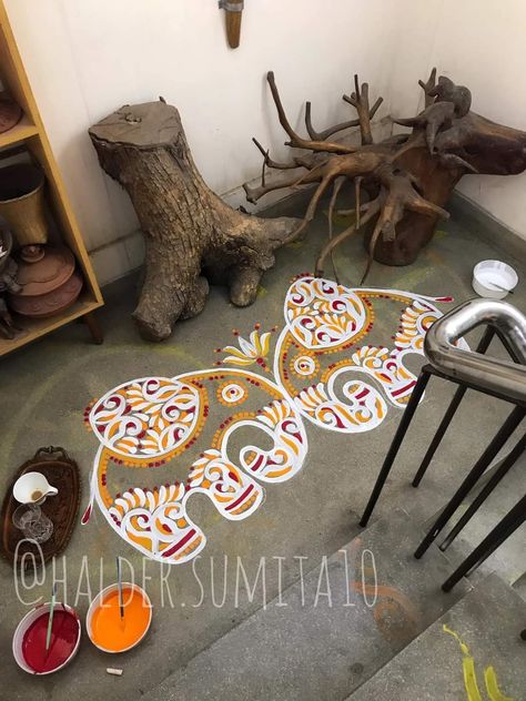 Paint Rangoli Designs On Floor, Rangoli Painting On Floor, Road Rangoli Designs, Painted Rangoli On Floor, Oil Paint Rangoli Designs On Floor, Rangoli On Road, Door Alpona Design Bengali, Rangoli Painting On Floor Border, Painting Rangoli Design