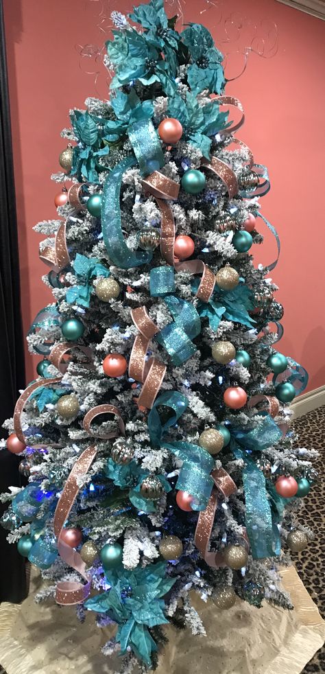 Rose Gold And Teal Christmas Tree, Teal And Rust Christmas Tree, Rose Gold Teal Christmas Tree, Pink Teal Gold Christmas Tree, Cooper And Dark Teal Christmas Tree, Teal And Red Christmas Decor, Pink And Teal Christmas Tree, Christmas Tree With Teal Ornaments, Pastel Christmas Tree