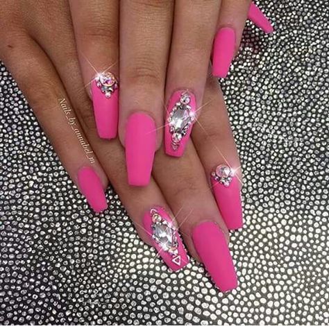 Pinterest : ♡ @jussthatbitxh ♡ Hot Pink Diamond Nails, Nails With Jewels Rhinestones, Nails With Jewels, Jeweled Nails, Luxury Nail Salon, Hot Pink Nails, Nail Logo, Nail Jewels, Swarovski Nails